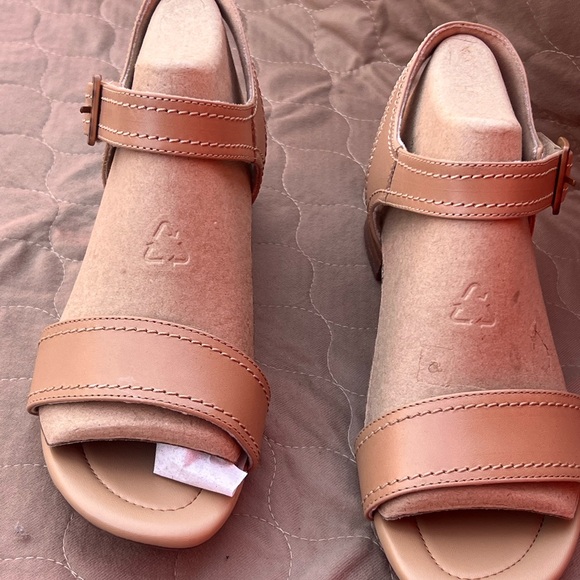 Clarks Tan Open-Toe Heeled Sandals - Picture 2 of 3